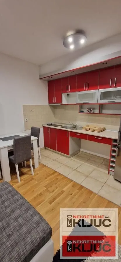 Izdavanje, garsonjera, 29m², Bulevar Oslobodjenja, Novi Sad Sve Podlokacije