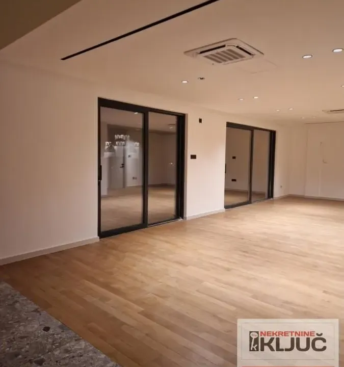 Sale, apartment, 172m², Bulevar patrijarha Pavla, Novi Sad Sve Podlokacije