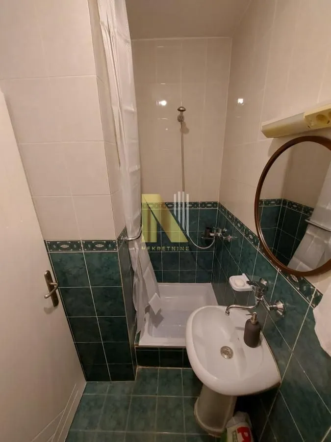 Izdavanje, dvosoban stan, 35m², Socijalno, Novi Sad Sve Podlokacije