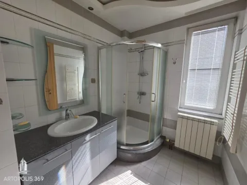 Izdavanje, kuća, 290m², Zvezdin Stadion, Beograd - image 17