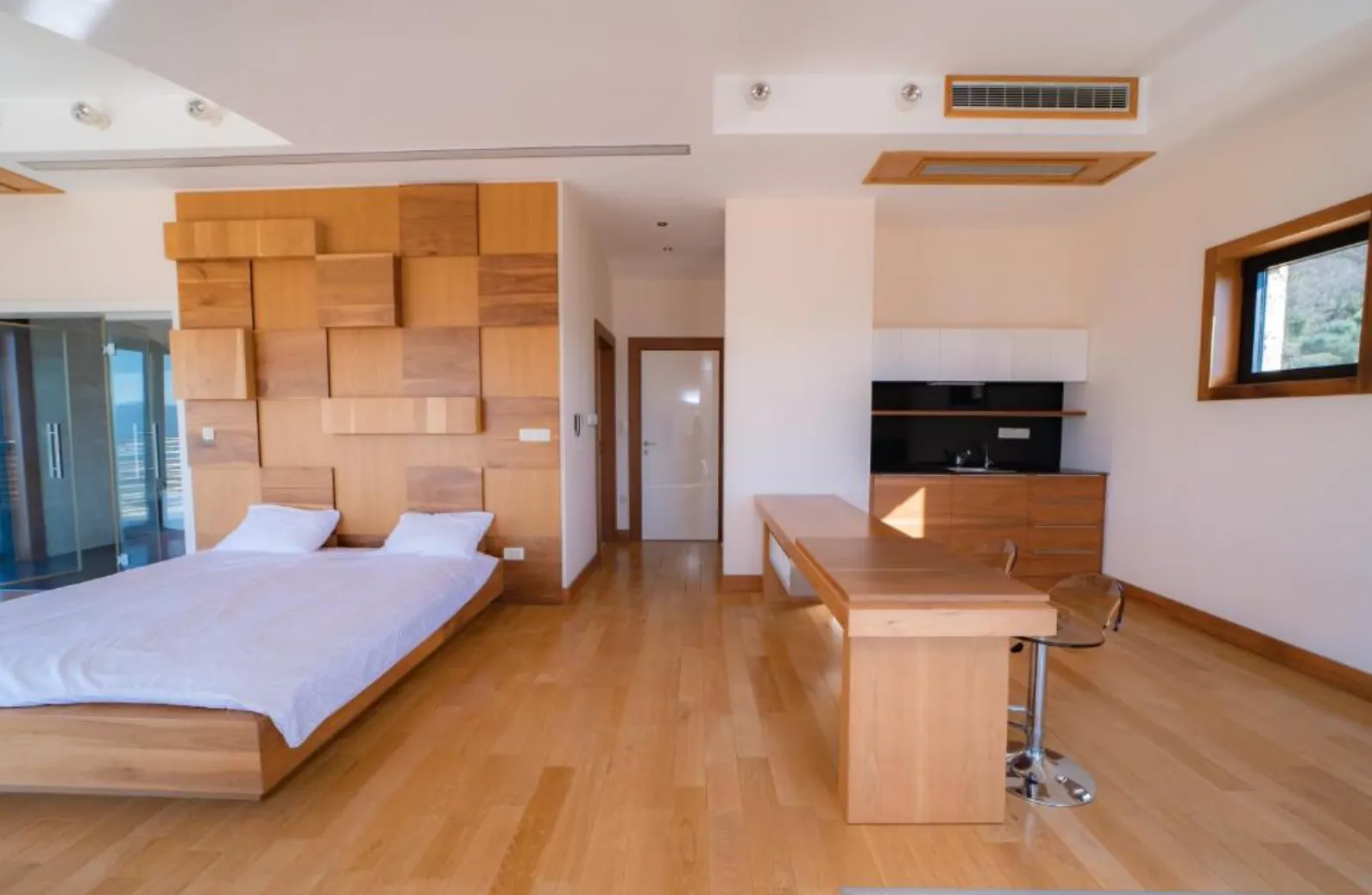 Rent, house, 300m², Dub, Kotor