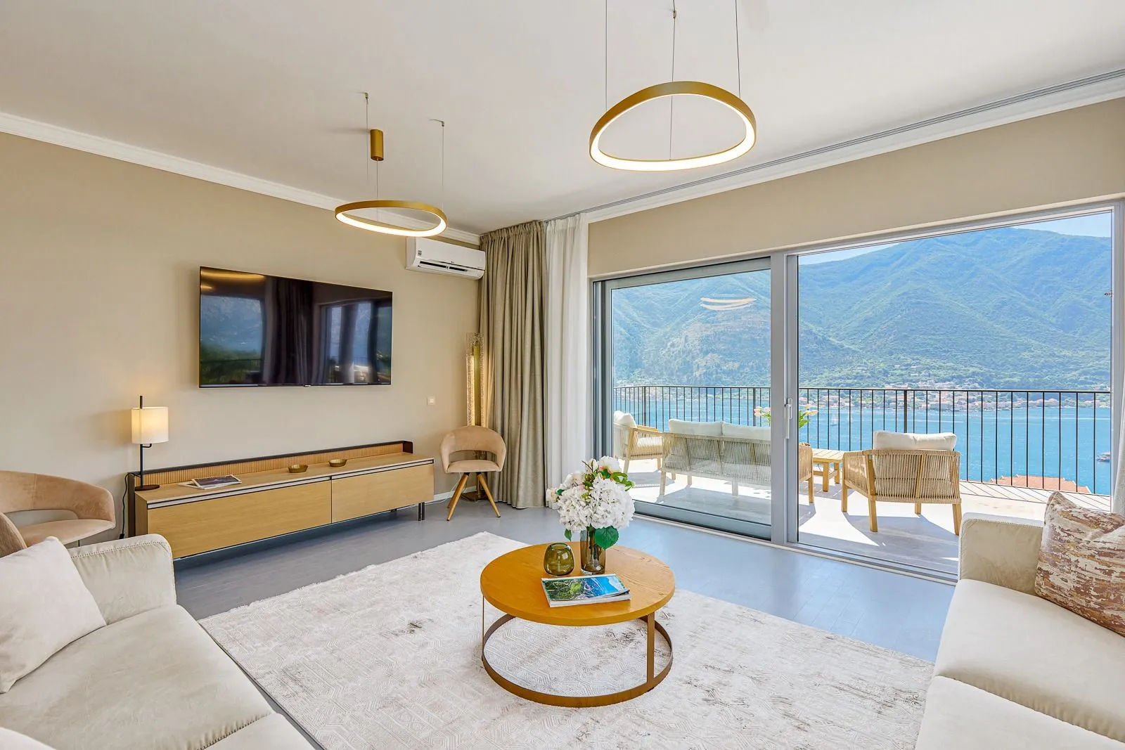 Prodaja, trosoban stan, 158m², Dobrota, Kotor