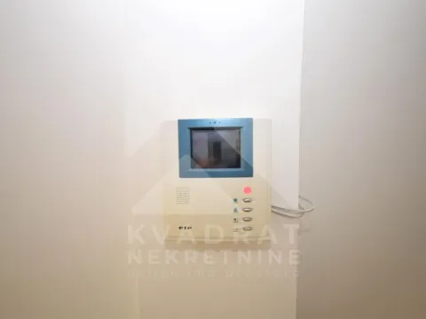 Izdavanje, poslovni prostor, 36m², Centar, Podgorica - image 6