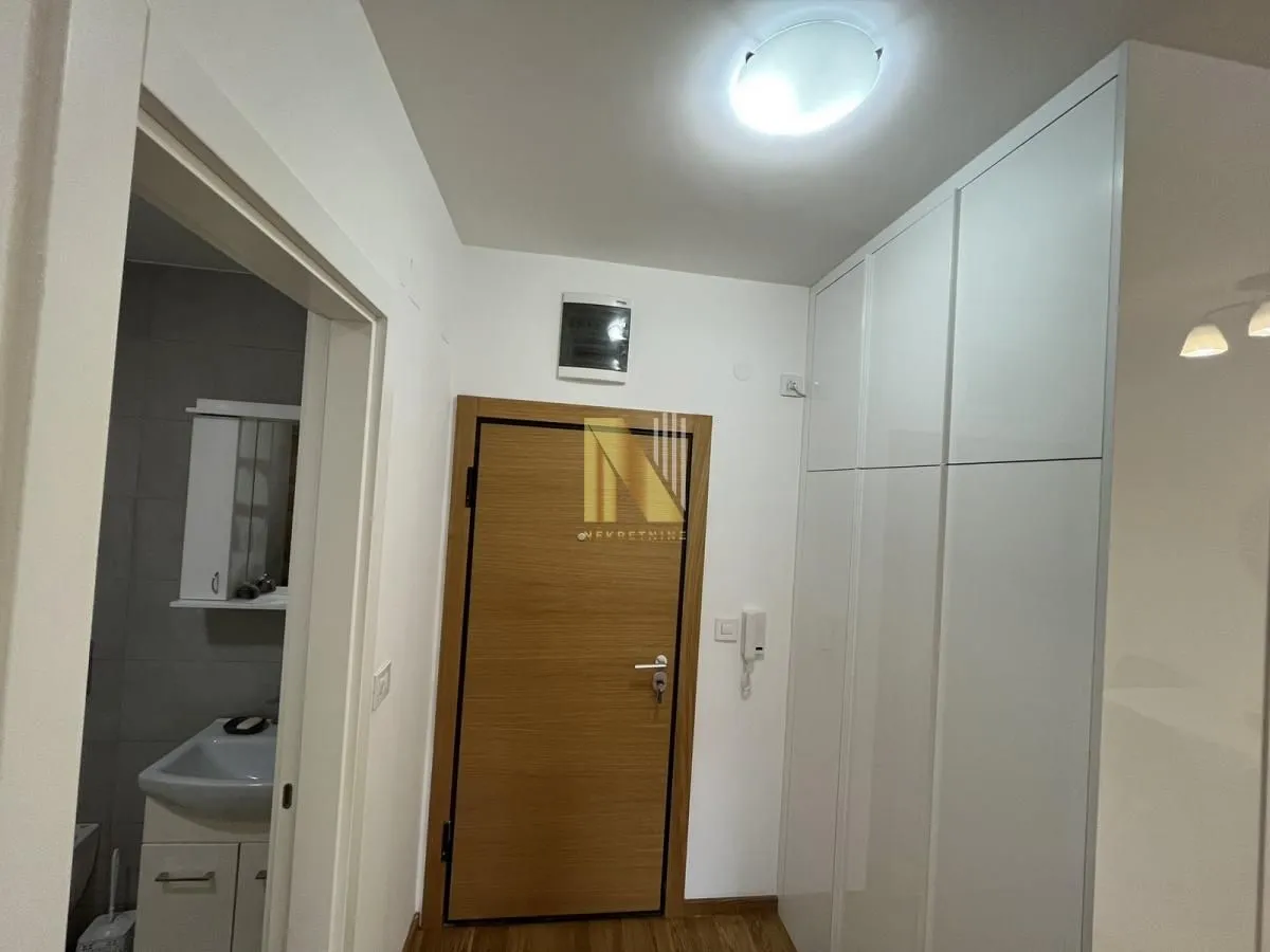 Izdavanje, dvosoban stan, 43m², Sajmište, Novi Sad