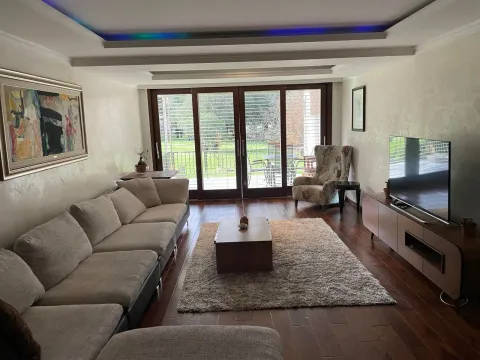 Izdavanje, dvosoban stan, 130m², Budva, Crna Gora