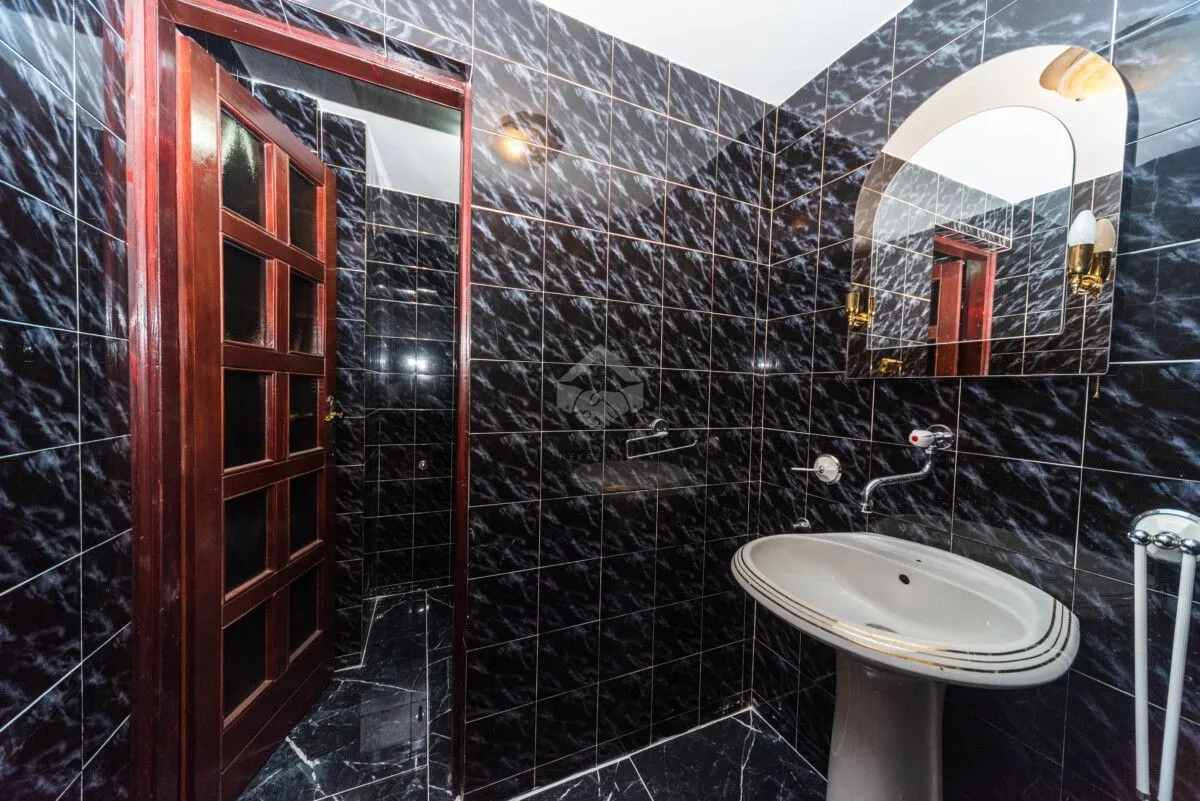 Izdavanje, kuća, 380m², Gorica C, Podgorica