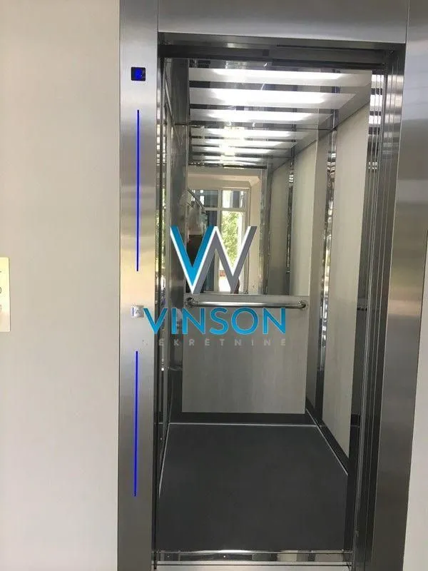 Sale, office space, 970m², Beočić, Rekovac