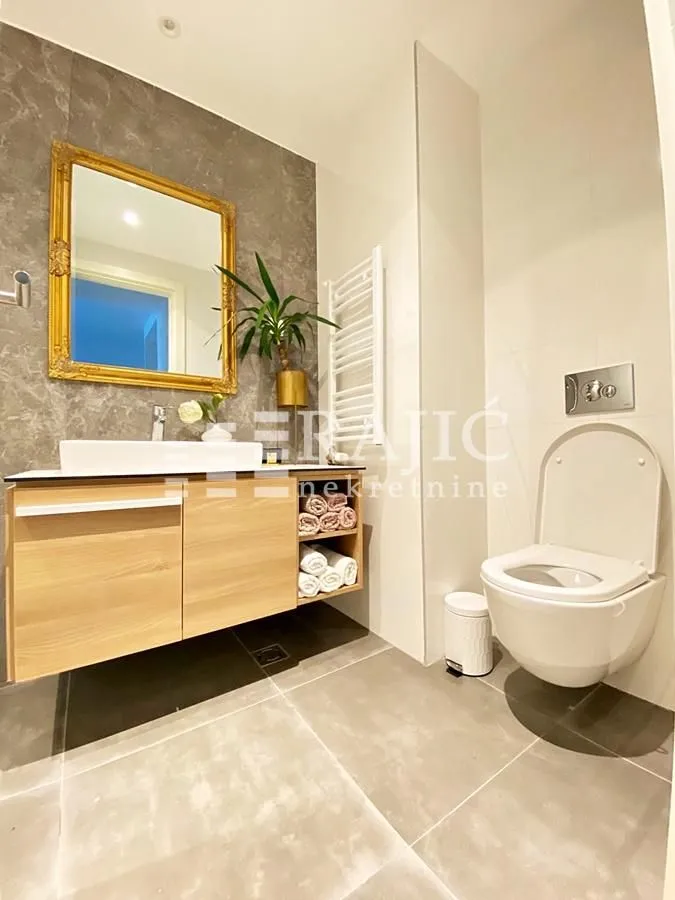 Modernly decorated bathroom with a washbasin and toilet.