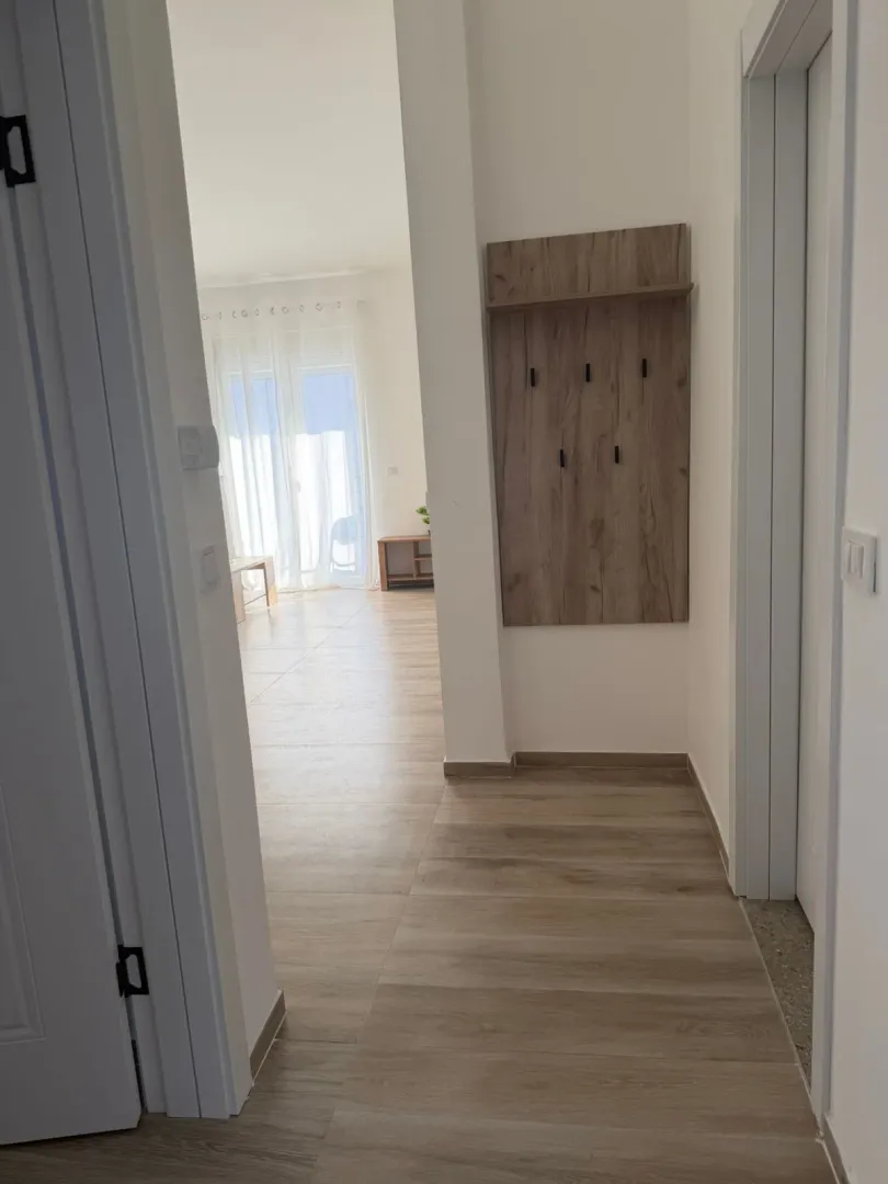Izdavanje, jednosoban stan, 37m², Bonići, Tivat