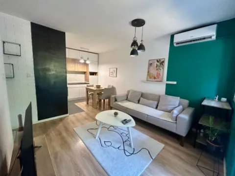 Izdavanje, jednosoban stan, 38m2, Blok 5, Podgorica