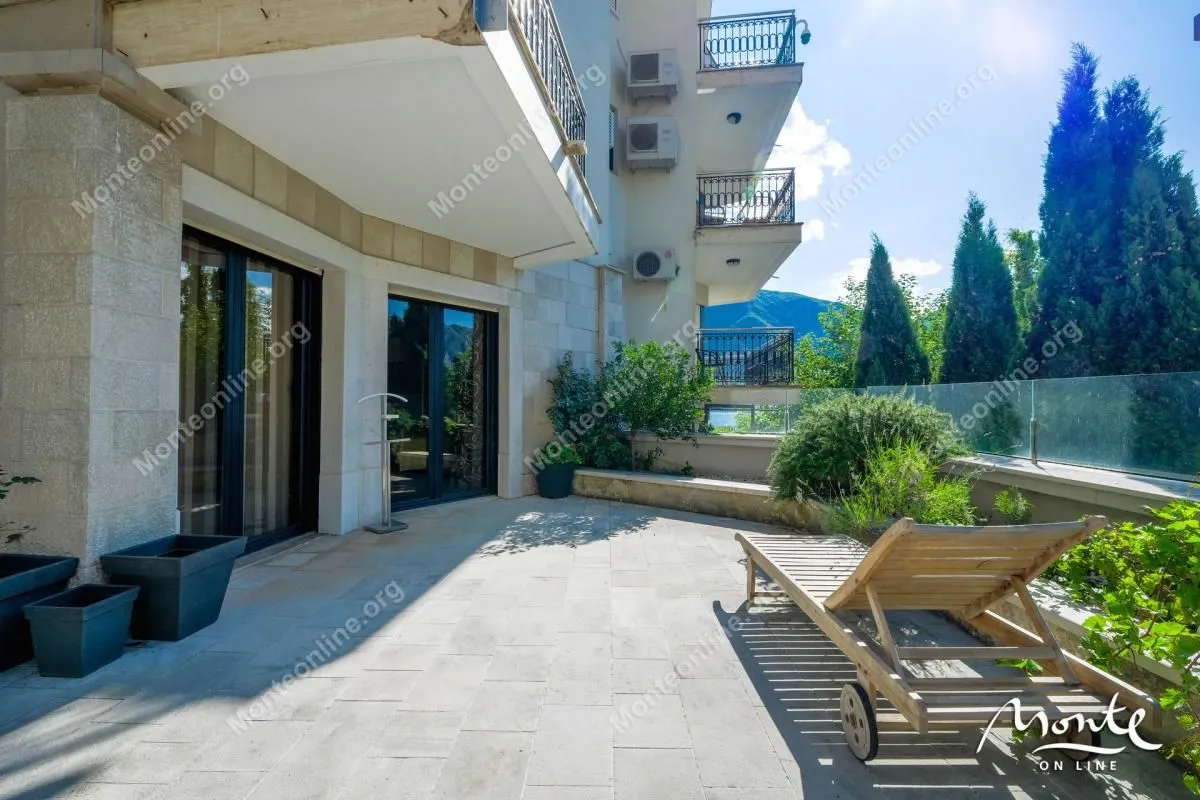 Prodaja, dvosoban stan, 85m², Dobrota, Kotor