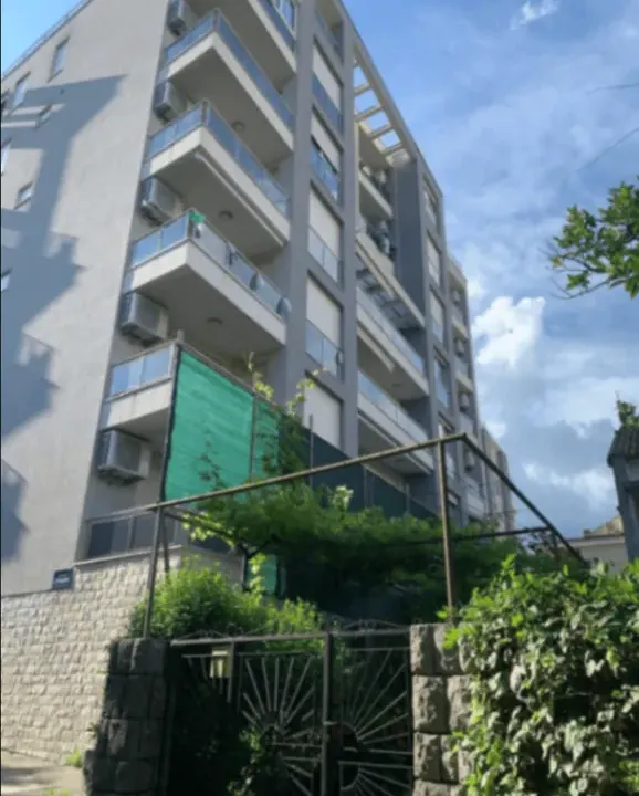 Izdavanje, stan, 55m², Centar, Budva