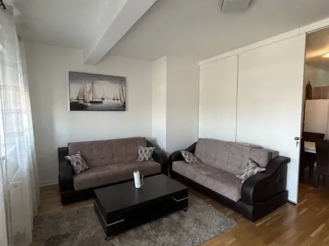 Izdavanje, trosoban stan, 72m², Karaburma, Palilula Sve Podlokacije - image 3