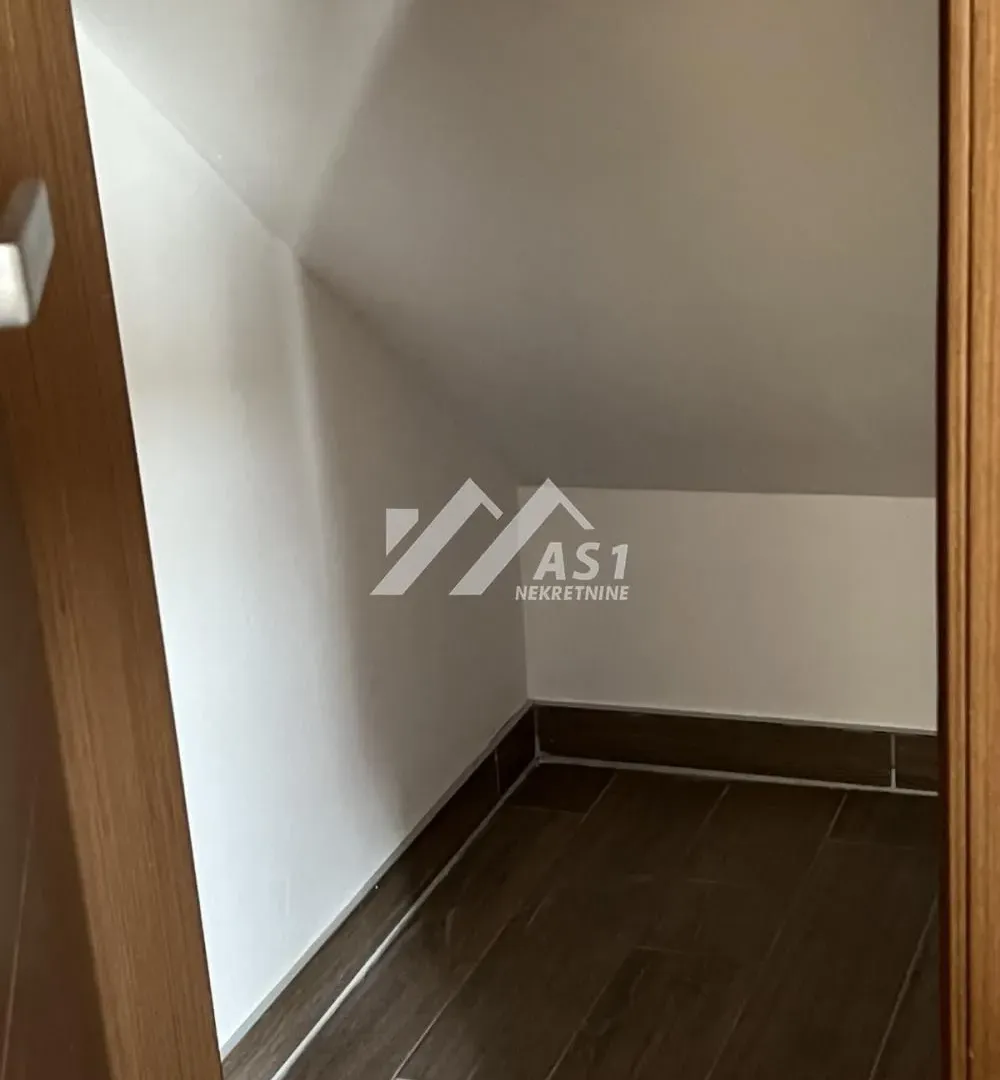 Prodaja, četvorosoban stan, 73m², Karagača, Petrovaradin