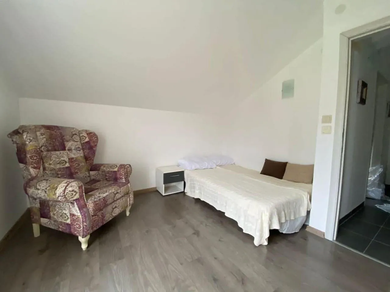 Izdavanje, trosoban stan, 100m², Baošići, Herceg Novi