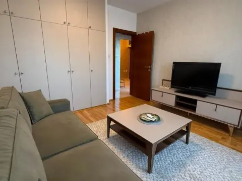 Rent, three bedroom apartment, 95m², Tuški Put, Podgorica - image 2