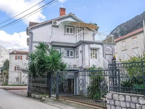 Prodaja, kuća, 150m², Stoliv, Kotor - image 1