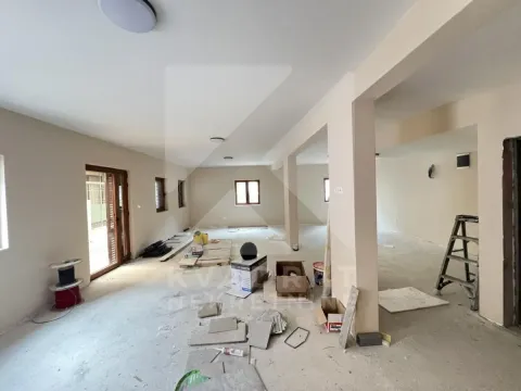 Izdavanje, poslovni prostor, 90m², Stara Varoš, Podgorica - image 4