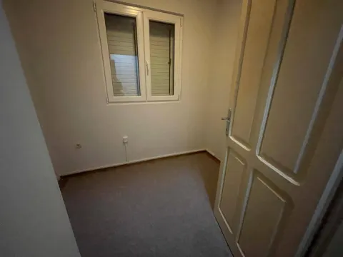 Izdavanje, trosoban stan, 100m², Tološi, Podgorica - image 5