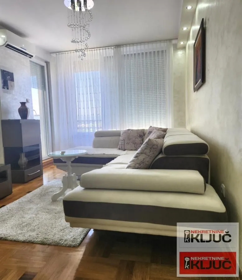 Izdavanje, četvorosoban stan, 102m², Bulevar patrijarha Pavla, Novi Sad Sve Podlokacije