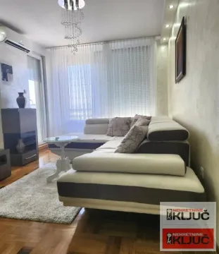 Izdavanje, četvorosoban stan, 102m², Bulevar patrijarha Pavla, Novi Sad Sve Podlokacije - image 2