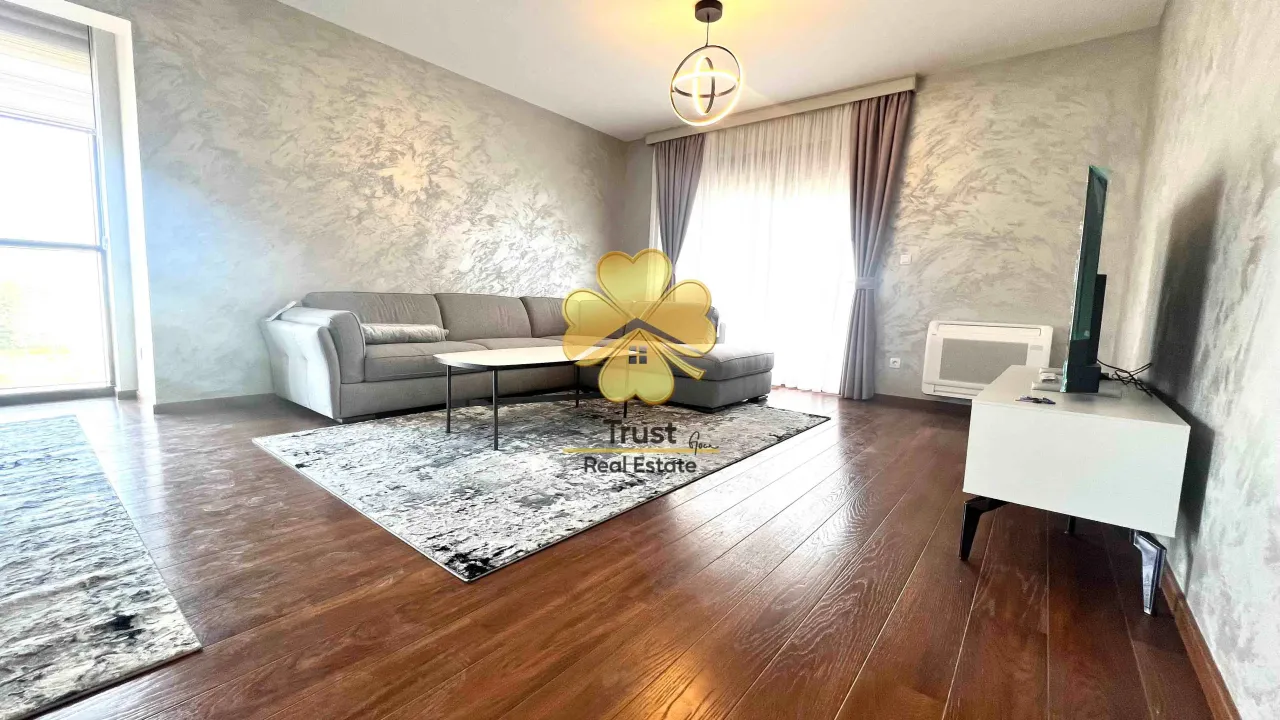 Izdavanje, dvosoban stan, 84m², Master Kvart, Podgorica