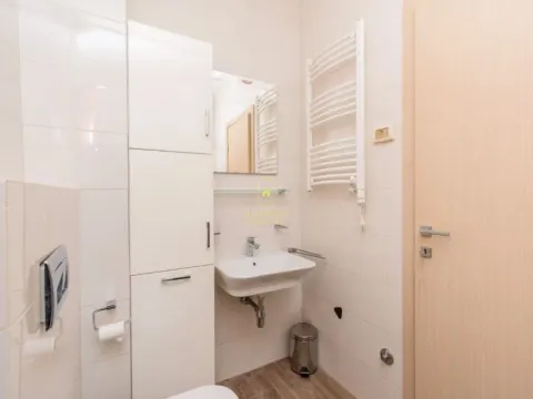 Izdavanje, jednosoban stan, 47m², City Kvart, Podgorica - image 3