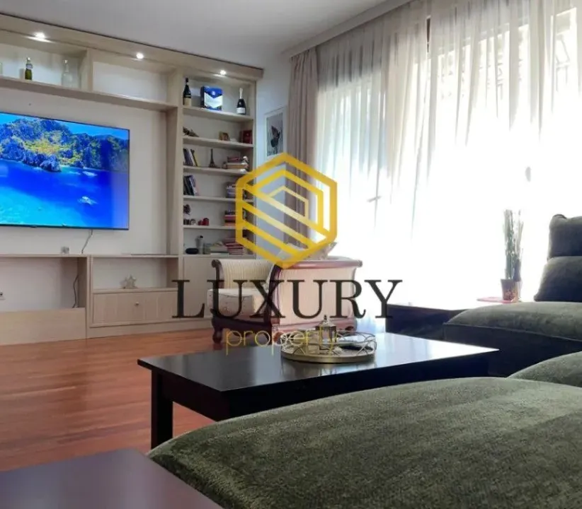 Prodaja, dvosoban stan, 90m², Centar, Podgorica