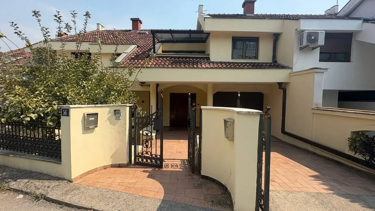 Izdavanje, kuća, 270m², Gorica C, Podgorica