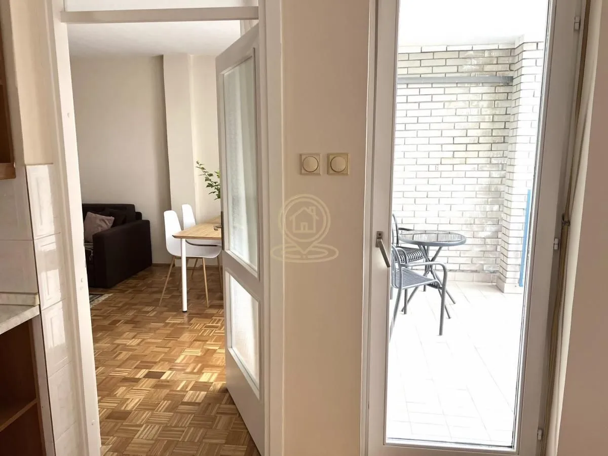 Izdavanje, trosoban stan, 89m², Vračar Sve Podlokacije, Beograd