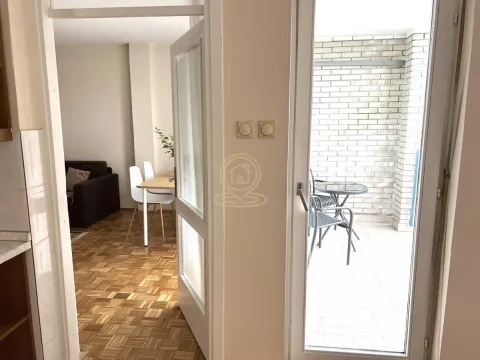 Izdavanje, trosoban stan, 89m², Vračar Sve Podlokacije, Beograd - image 13