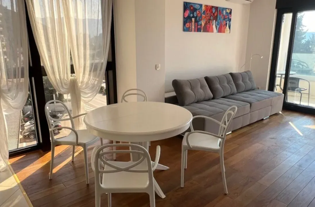 Izdavanje, jednosoban stan, 52m², Budva, Crna Gora
