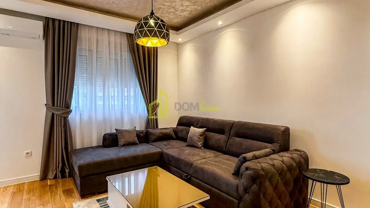 Izdavanje, jednosoban stan, 49m², Central Point, Podgorica