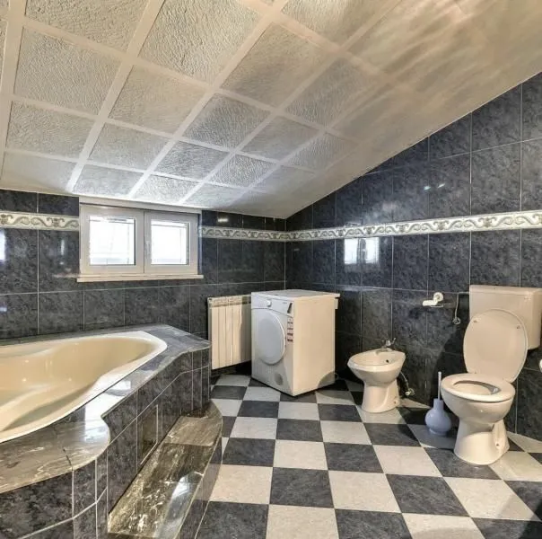 Prodaja, kuća, 250m², Podgorica, Crna Gora