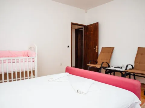 Izdavanje, dvosoban stan, 91m², Škaljari, Kotor - image 12