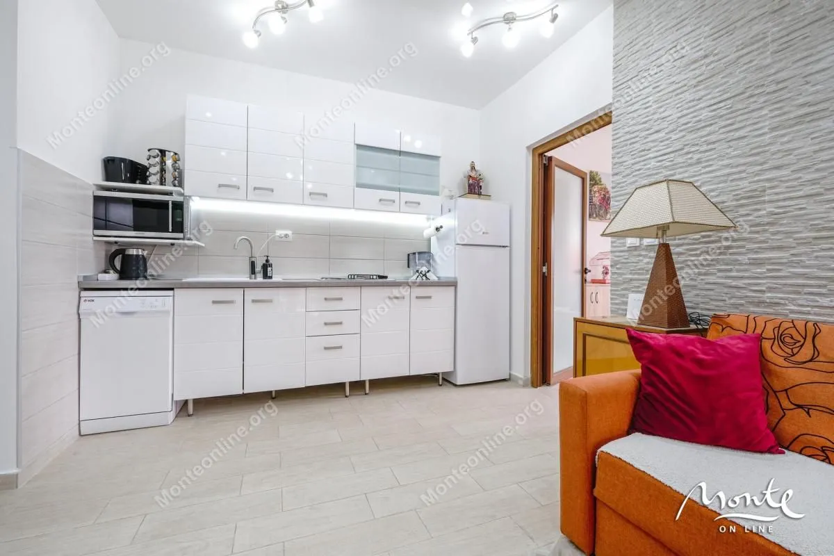 Prodaja, dvosoban stan, 77m², Tivat, Crna Gora