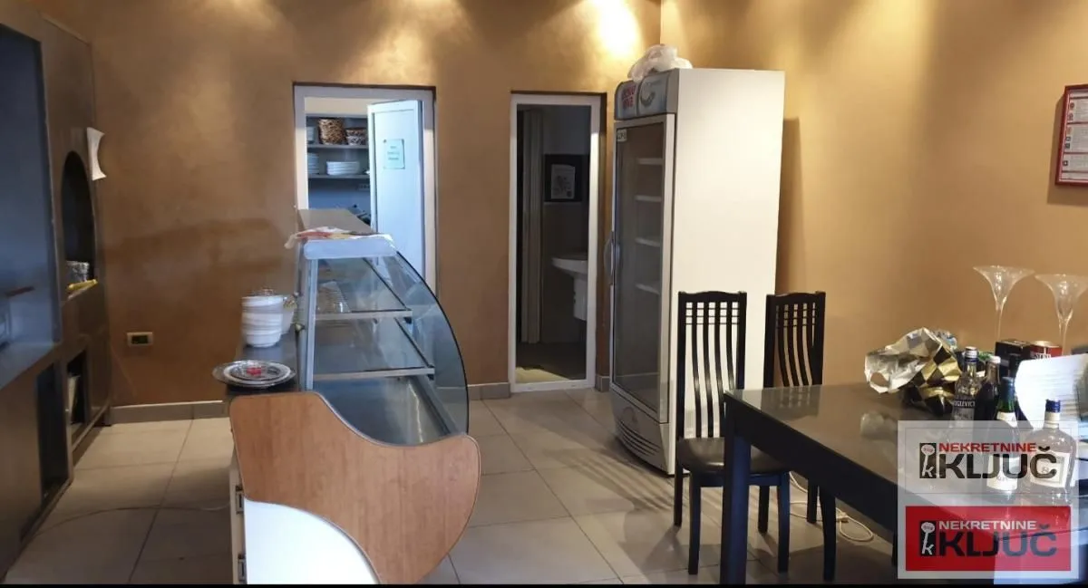 Rent, house, 1000m², Kać, Novi Sad Sve Podlokacije