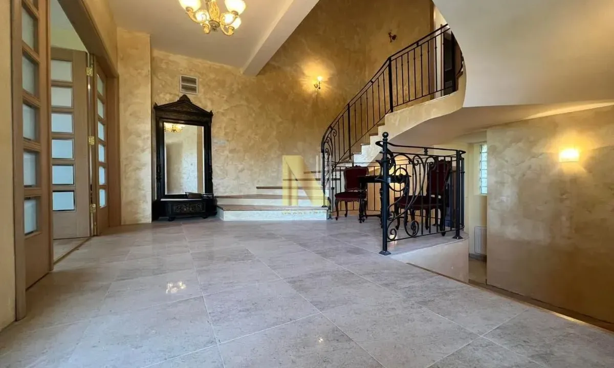 Izdavanje, kuća, 450m², Sremska Kamenica, Petrovaradin