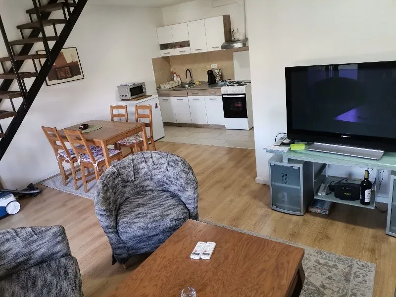 Izdavanje, dvosoban stan, 65m², Karaburma, Palilula Sve Podlokacije