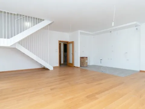 Izdavanje, stan, 173m², Zabjelo, Podgorica - image 1