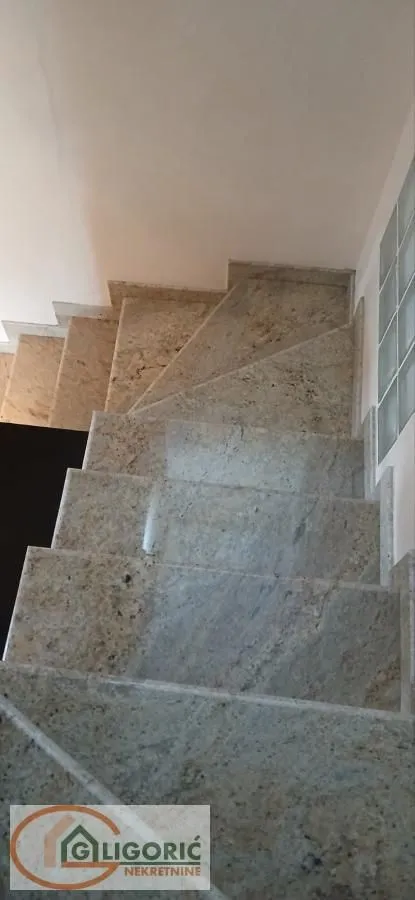 Prodaja, trosoban stan, 100m², Čukarica, Beograd