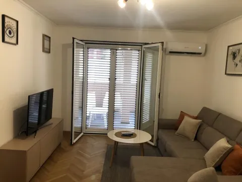 Rent, one bedroom apartment, 58m², Budva, Crna Gora - image 24