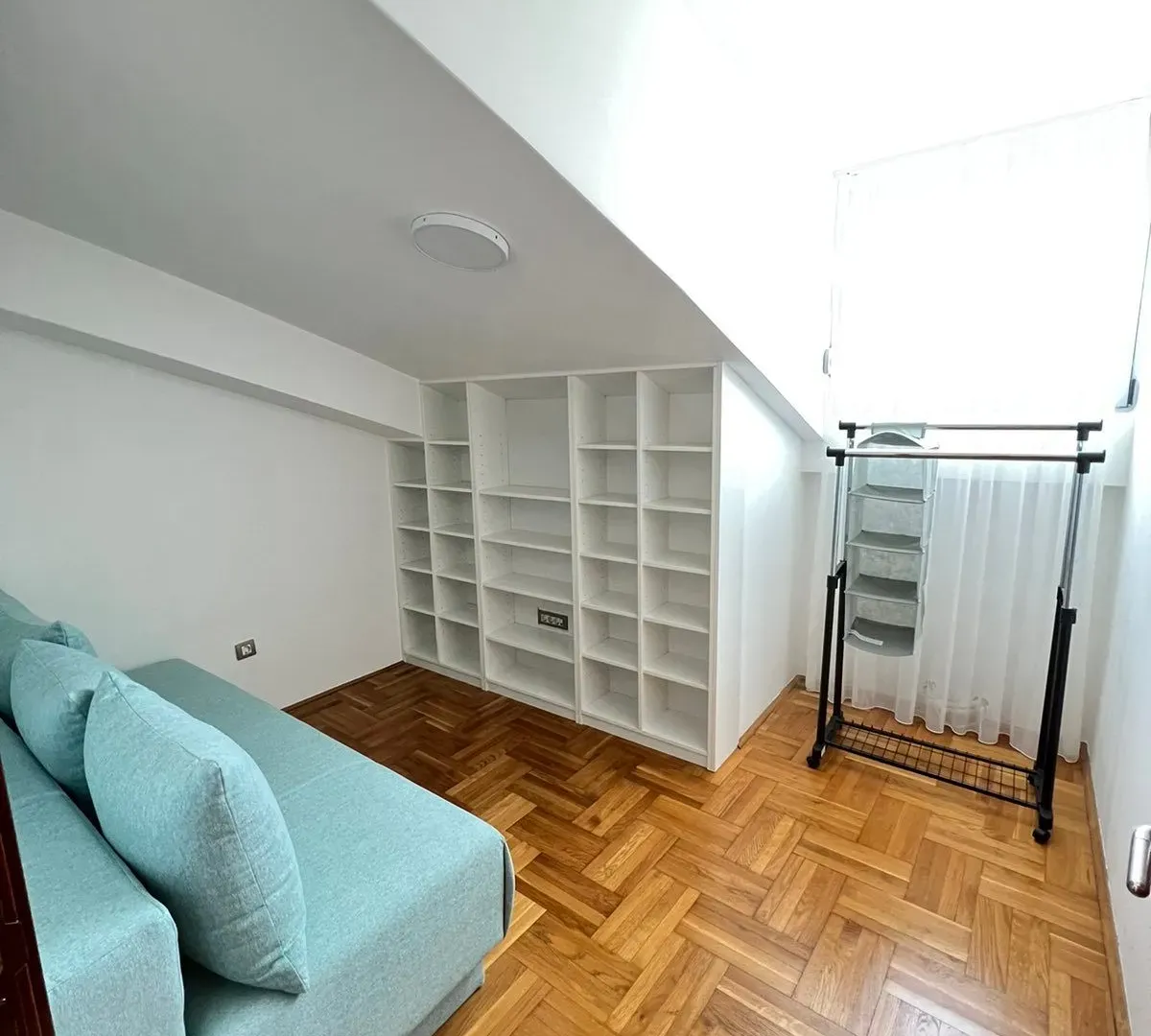 Izdavanje, dvosoban stan, 71m², Stari Aerodrom, Podgorica
