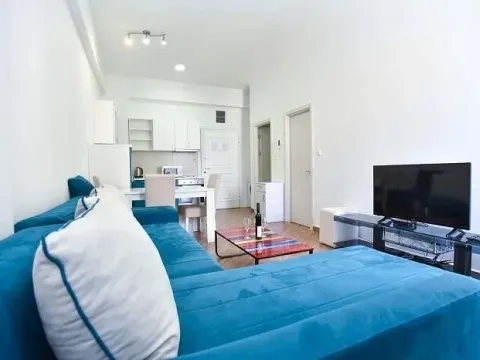 Izdavanje, jednosoban stan, 45m², Centar, Budva - image 5