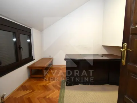 Izdavanje, kuća, 300m², Gorica C, Podgorica - image 27