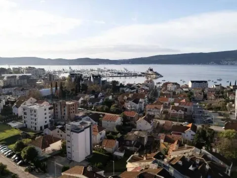 Prodaja, dvosoban stan, 68m², Centar, Tivat - image 1