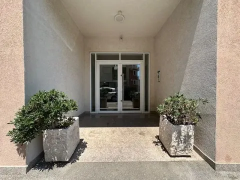 Prodaja, jednosoban stan, 59m², Šušanj, Bar - image 16