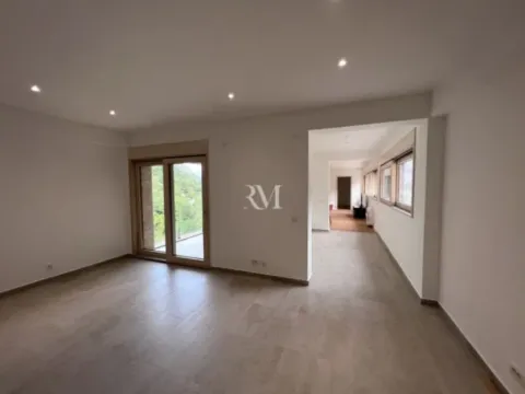 Izdavanje, četvorosoban stan, 260m², Škaljari, Kotor - image 6