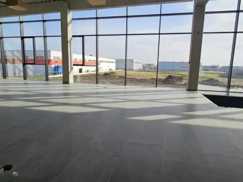 Izdavanje, poslovni prostor, 500m², Stara Pazova, Srbija - image 2