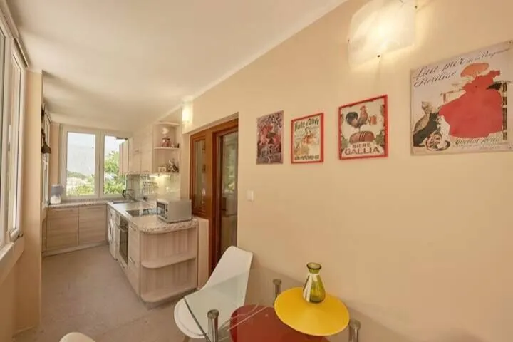 Prodaja, trosoban stan, 72m², Prčanj, Kotor